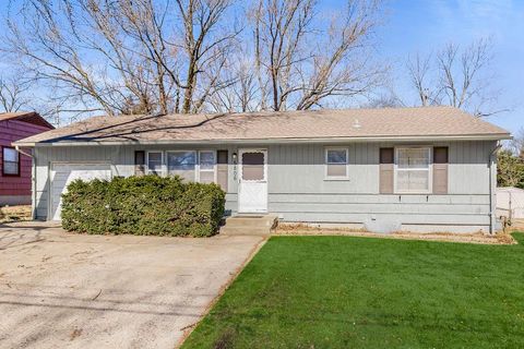 5806 W 75th Street Prairie Village KS 66208