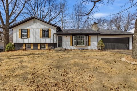 Photo of 1232 OLD MANOR Road, Liberty, MO 64068 (MLS # 2608013)