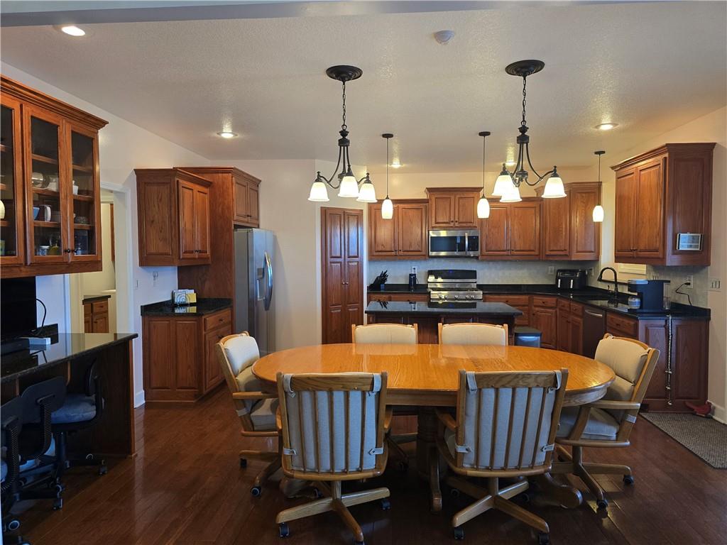 1219 Holland Square