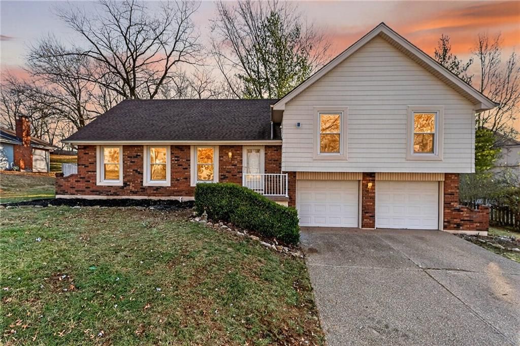 Photo of 7407 N Granby Avenue, Kansas City, MO 64151 (MLS # 2592319)