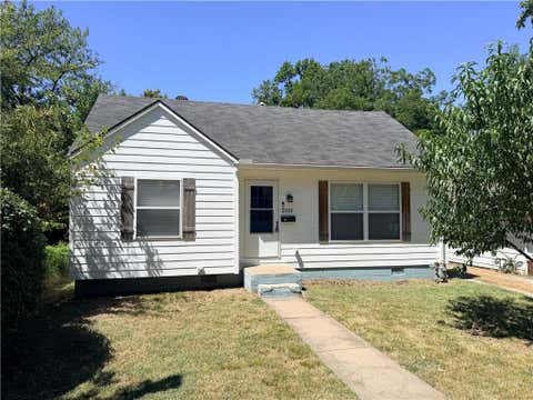 Photo of 2010 S English Street, Pittsburg, KS 66762 (MLS # 2637842)