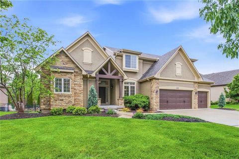 Photo of 1637 NE Woodland Shores Drive, Lees Summit, MO 64086 (MLS # 2618346)