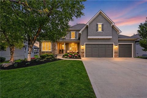 Photo of 16816 Stearns Street, Overland Park, KS 66221 (MLS # 2616502)