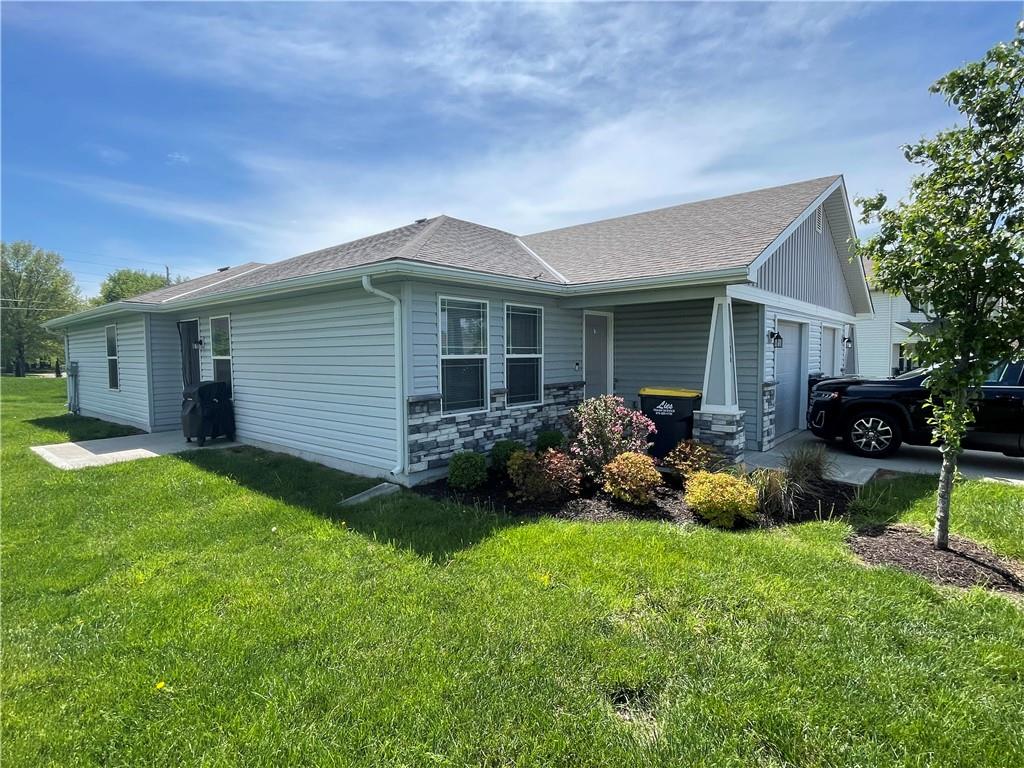 126 SW Rock Garden Lane