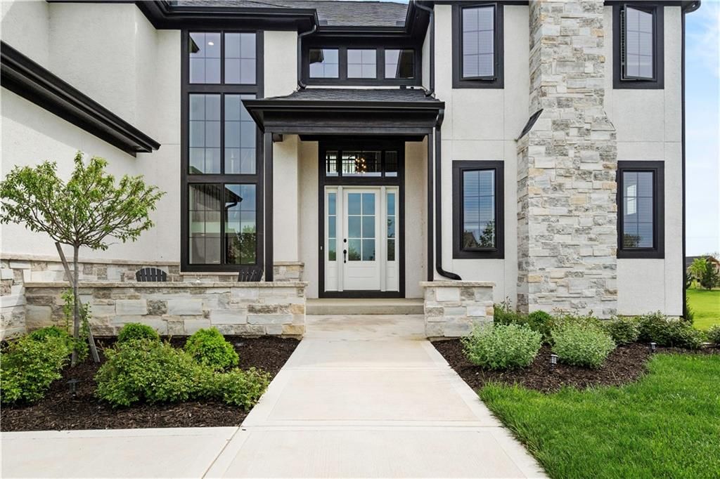 Photo of 11705 W 170th Street, Overland Park, KS 66221 (MLS # 2618860)