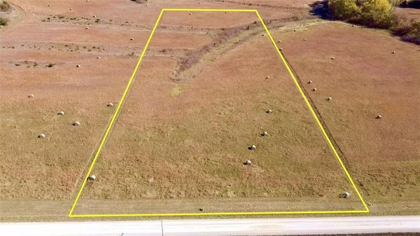 238TH ST, TONGANOXIE, KS 66086 - Image da3fdeb7f3050fc7cfd81aca5fef6838/1124995097