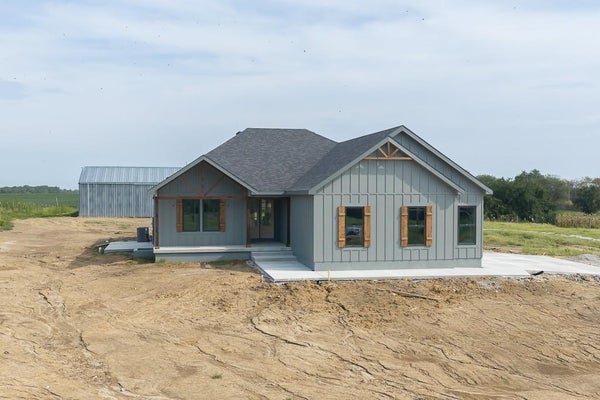 18814 HOLLINGSWORTH RD, TONGANOXIE, KS 66086 - Image da5ae2b07b97a4bf04b3520b777c2b6d/3046760443