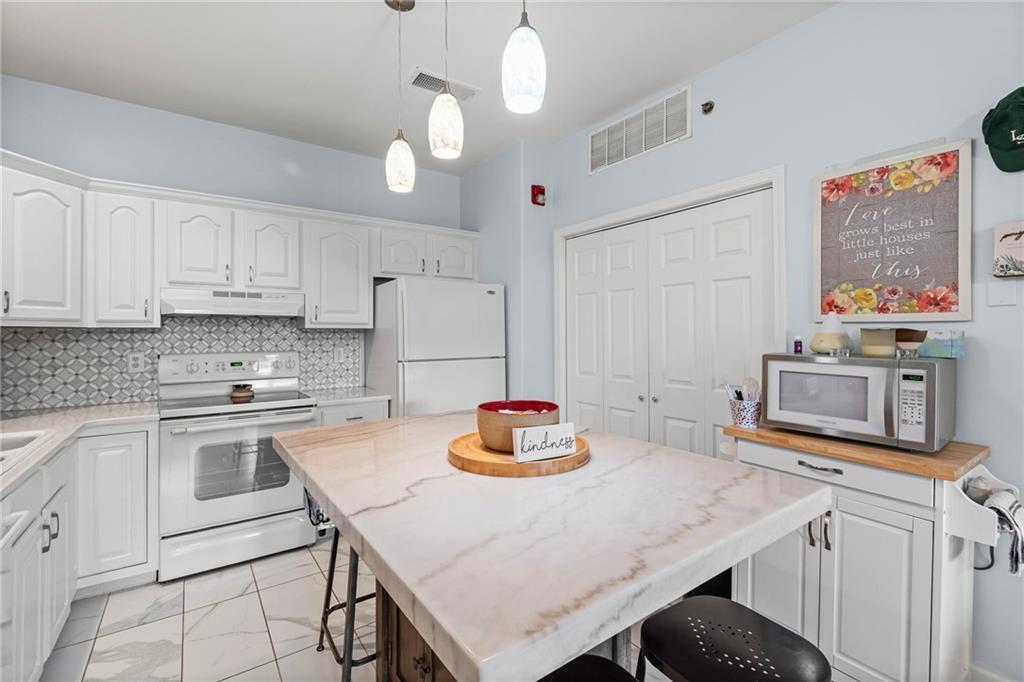 17201 E 32nd Street 6