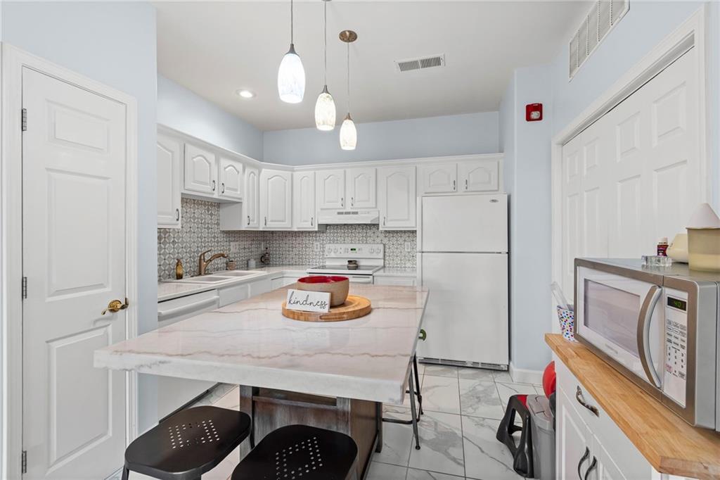 17201 E 32nd Street 6