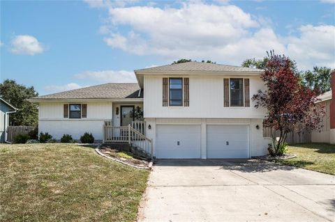 2025 NE Knollbrook Street Lee's Summit MO 64086