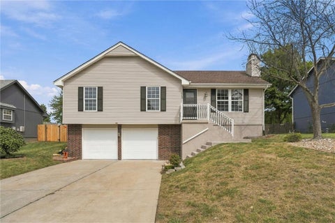 Photo of 2208 SE 6th Street, Lees Summit, MO 64063 (MLS # 2642638)