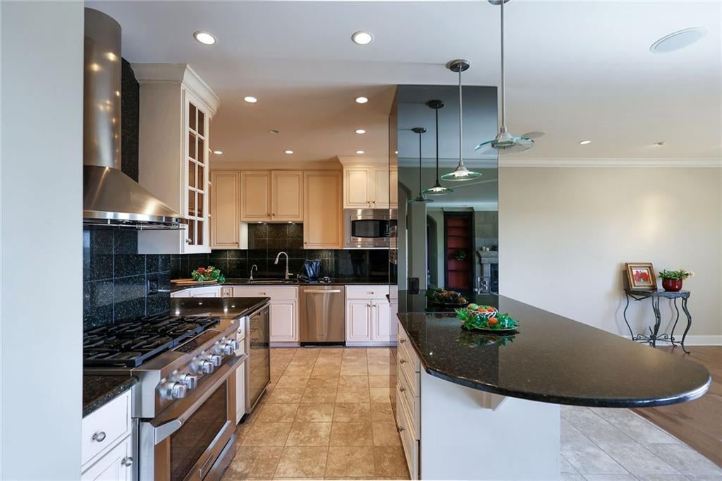 121 W 48TH Street 1803