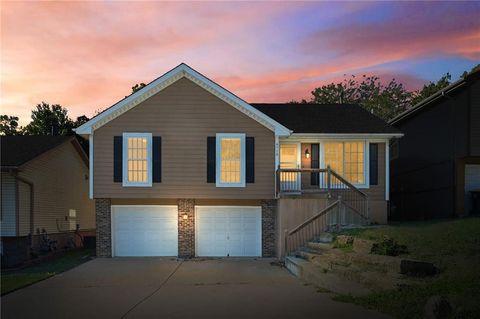 Photo of 4718 N Winchester Avenue, Kansas City, MO 64117 (MLS # 2582994)