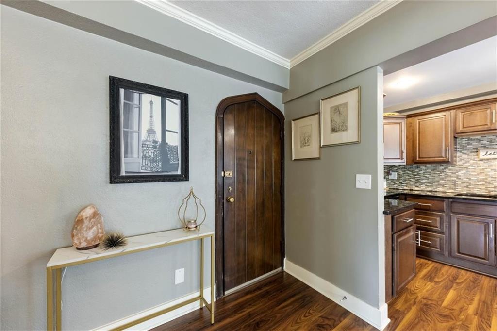 700 W 48th Street 206