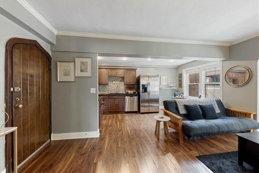 700 W 48th Street 206