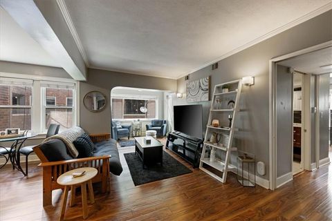 Photo of 700 W 48th Street #206, Kansas City, MO 64112 (MLS # 2627329)
