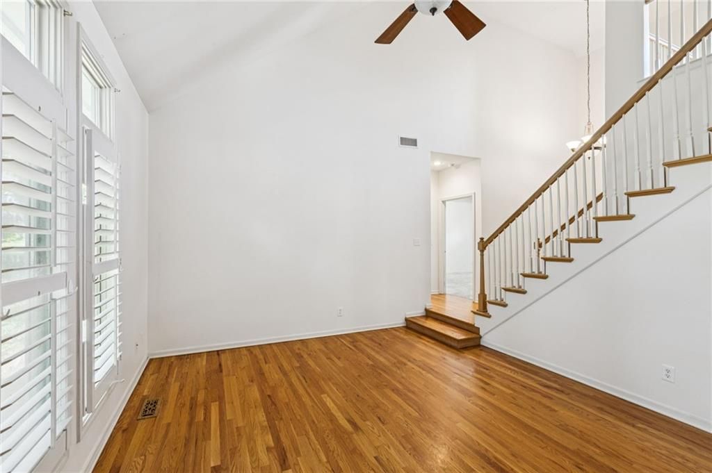 Photo of 1024 Redwood Lane, Liberty, MO 64068 (MLS # 2574039)