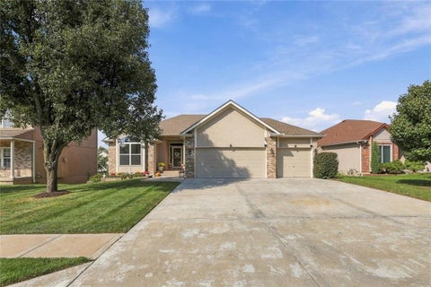 Photo of 11226 N Belleview Avenue, Kansas City, MO 64155 (MLS # 2647318)