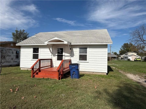 Photo of 1612 W 6th Street, Coffeyville, KS 67337 (MLS # 2648099)