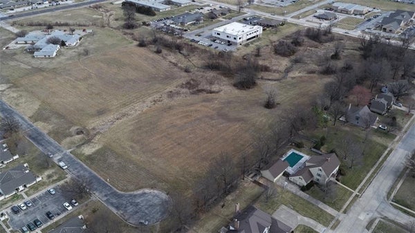 100 W ROSE ST, PITTSBURG, KS 66762 - Image db3f0fd85e916568b885174afa9ffd7e/1403786298
