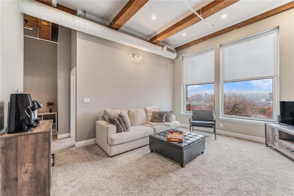 609 CENTRAL Street 1207