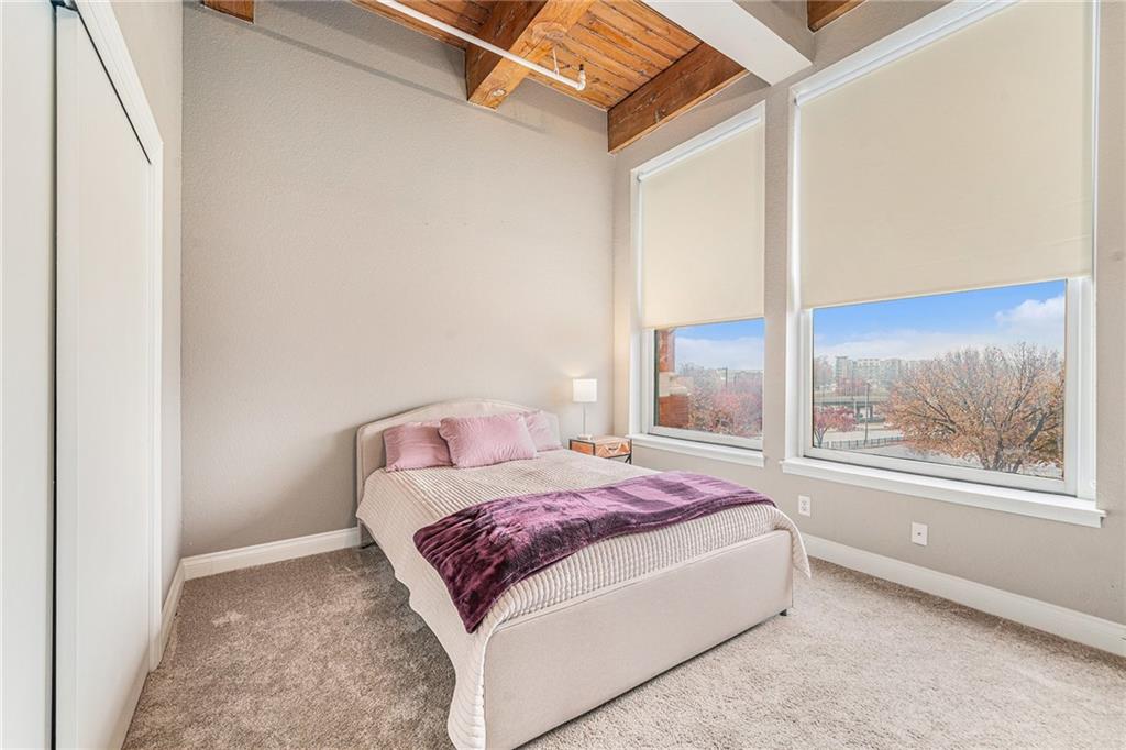 609 CENTRAL Street 1207