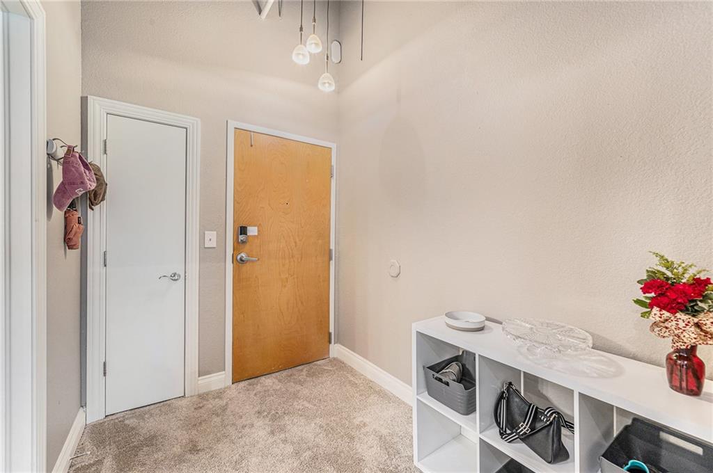 609 CENTRAL Street 1207