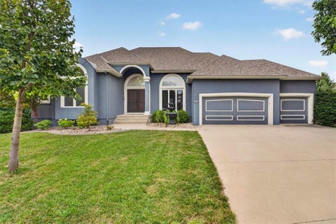 Photo of 2612 SW Winterbrook Circle, Lees Summit, MO 64081 (MLS # 2635530)