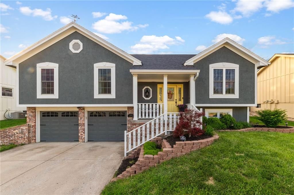 Photo of 1712 Welleslay Lane, Liberty, MO 64068 (MLS # 2615538)