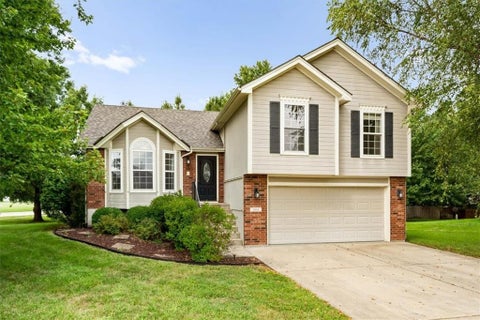 Photo of 201 Mesa Drive, Smithville, MO 64089 (MLS # 2638598)