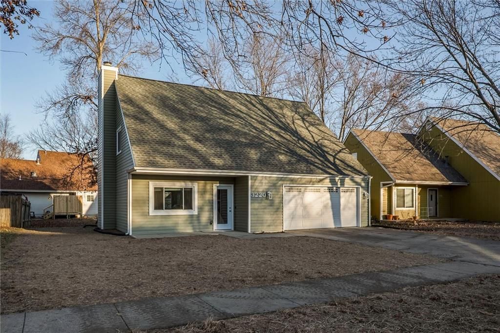 Photo of 3220 Creekwood Drive, Lawrence, KS 66049 (MLS # 2591712)