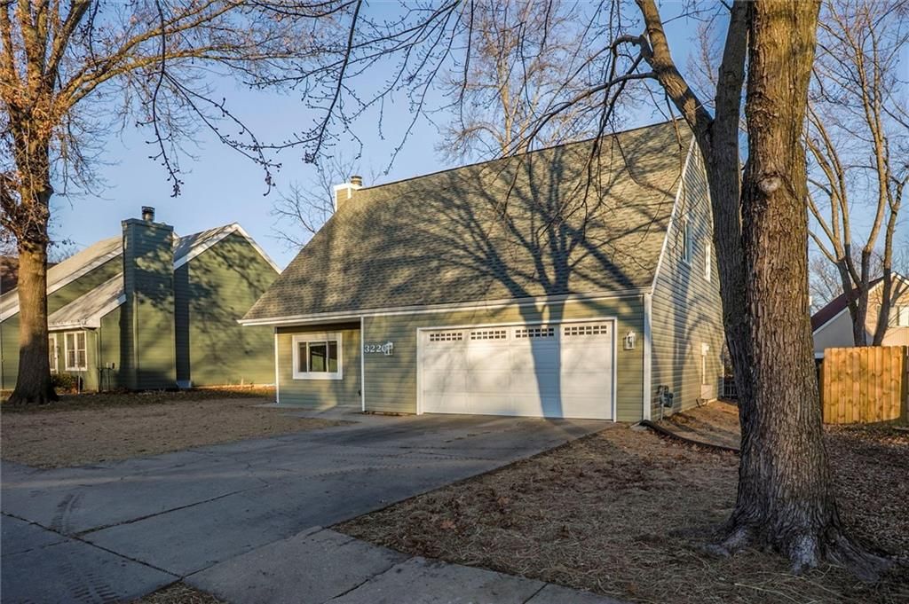 Photo of 3220 Creekwood Drive, Lawrence, KS 66049 (MLS # 2591712)