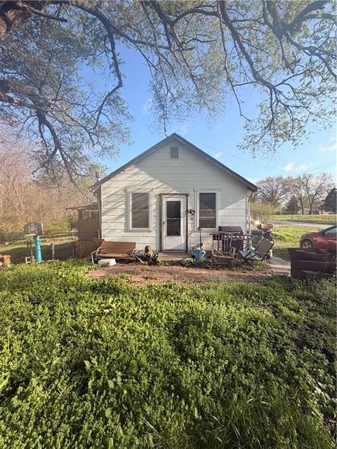 Photo of 1400 Kiowa Street, Leavenworth, KS 66048 (MLS # 2617863)