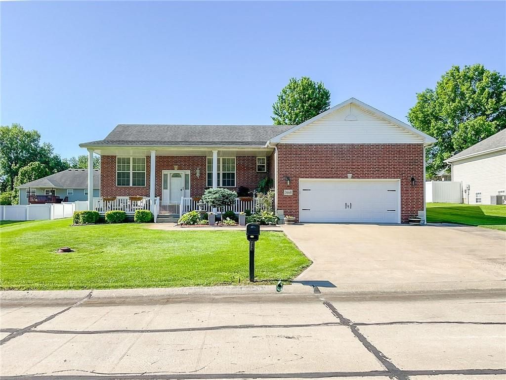 Photo of 3660 Flat Creek Drive, Sedalia, MO 65301 (MLS # 2619197)