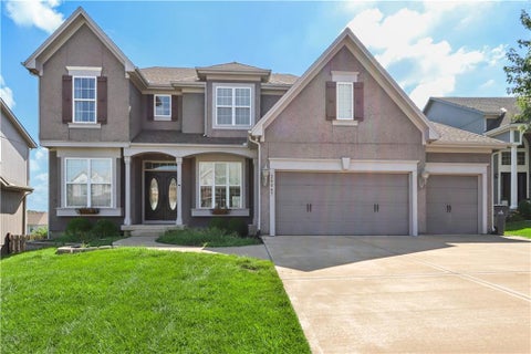 Photo of 20067 W 108th Terrace, Olathe, KS 66061 (MLS # 2626540)