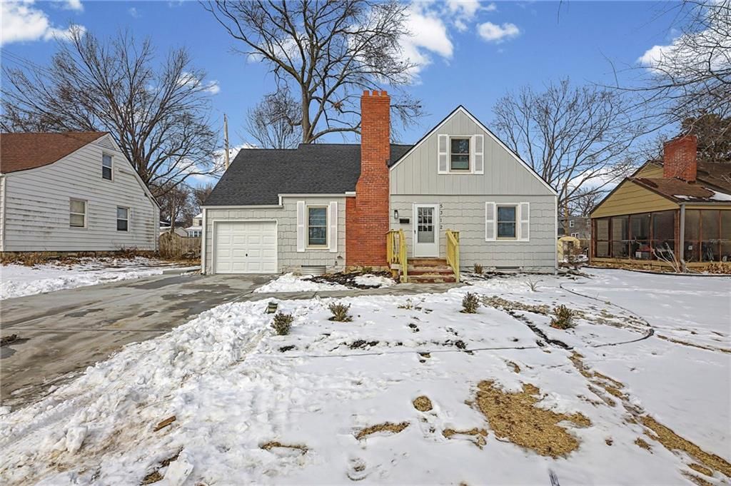 Photo of 5312 W 58th Street, Roeland Park, KS 66205 (MLS # 2596418)