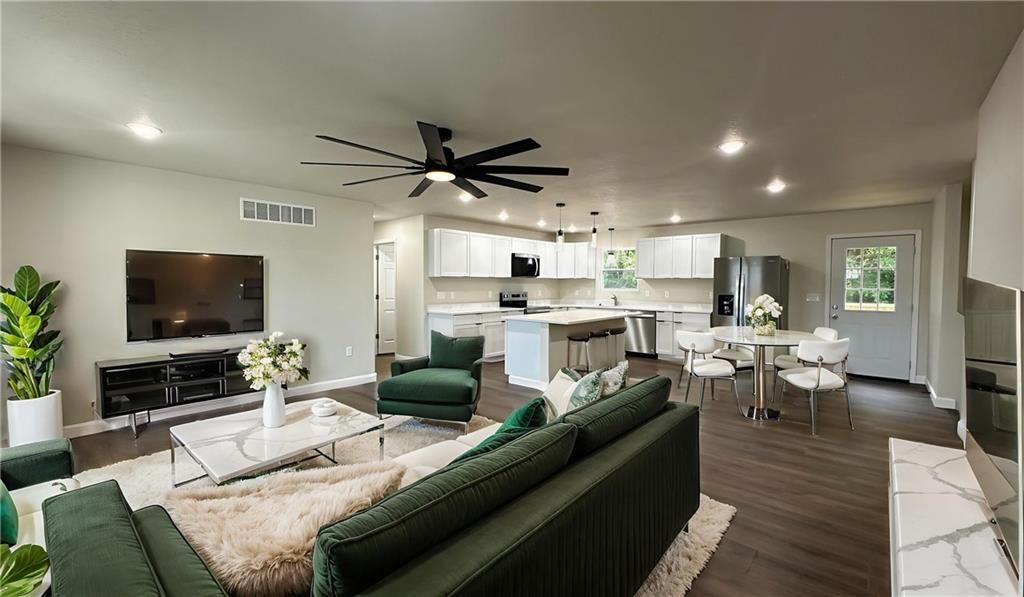 Photo of 544 W 18th Street, Ottawa, KS 66067 (MLS # 2592221)