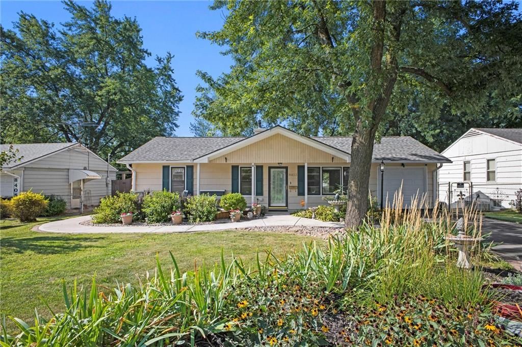 Photo of 8403 E 110th Terrace, Kansas City, MO 64134 (MLS # 2623394)