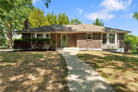 Photo of 12100 E 60TH Terrace, Kansas City, MO 64133 (MLS # 2639192)