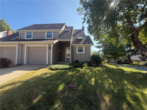 Photo of 10002 W 86th Street, Overland Park, KS 66212 (MLS # 2644699)