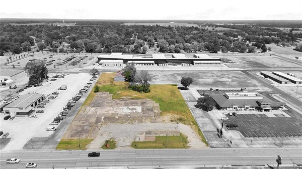 1406 EAST ST, IOLA, KS 66749 - Image dc84aa6bae91f5d8a5e992d81bc7516f/3557366622