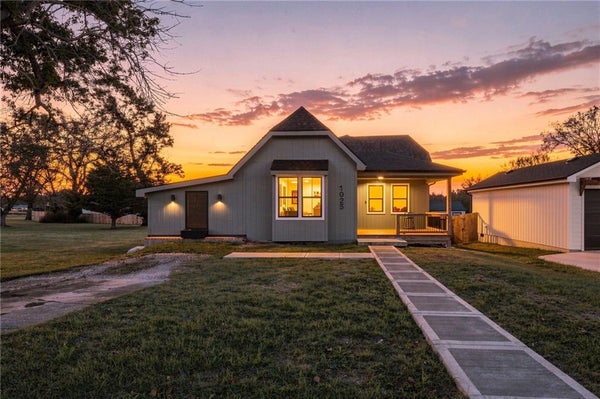 1025 CHESTNUT ST, OSAWATOMIE, KS 66064 - Image dc875e373d23be5e2d329002a6d2bb25/2525831842