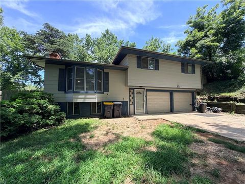 Photo of 3521 N College Street, Kansas City, MO 64117 (MLS # 2626387)
