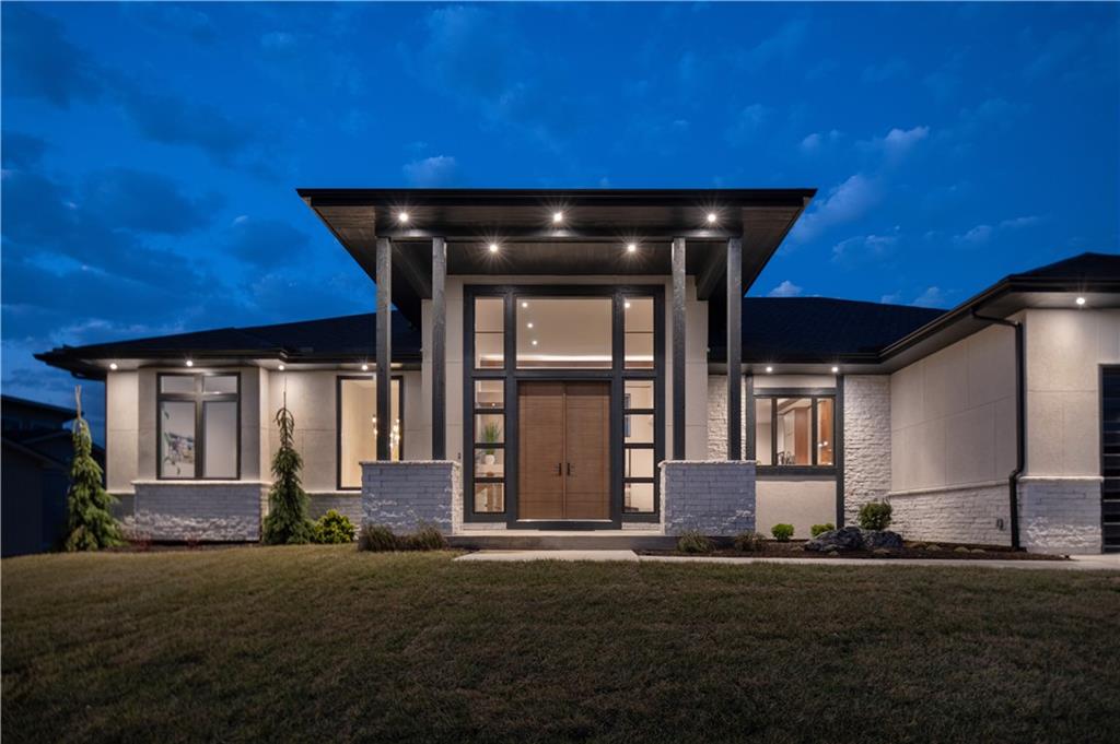 Riverside, Missouri, 64150, United States, 4 Bedrooms Bedrooms, ,4 BathroomsBathrooms,Residential,Active,2033697