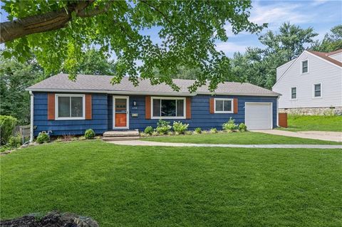 Photo of 6308 W 80th Terrace, Overland Park, KS 66204 (MLS # 2623444)