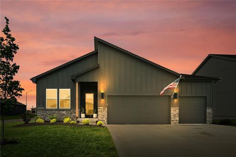 Photo of 10600 N Jefferson Street, Kansas City, MO 64155 (MLS # 2617344)