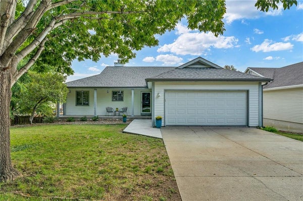 206 TUMBLEWEED DR, LAWRENCE, KS 66049 - Image dcce9407f18a52ca650e283c5fa89f4e/3105960699