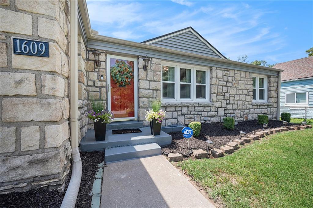 1609 E 75th Street