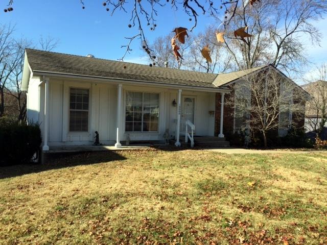 Photo 1 of 11 — 10000 OAKRIDGE Drive, Overland Park, KS 66212