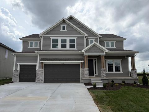 Photo of 17168 S Laurelwood Street, Olathe, KS 66062 (MLS # 2589716)